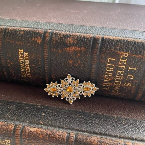 GORGEOUS Amber Colour Gems Brooch with Great Shape, Excellent Condition - Picture 1 of 5